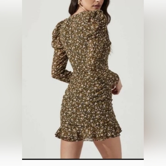 Astr The Label Mini Floral Ruched Mini Dress Medium Puff Shoulder - Picture 2 of 8